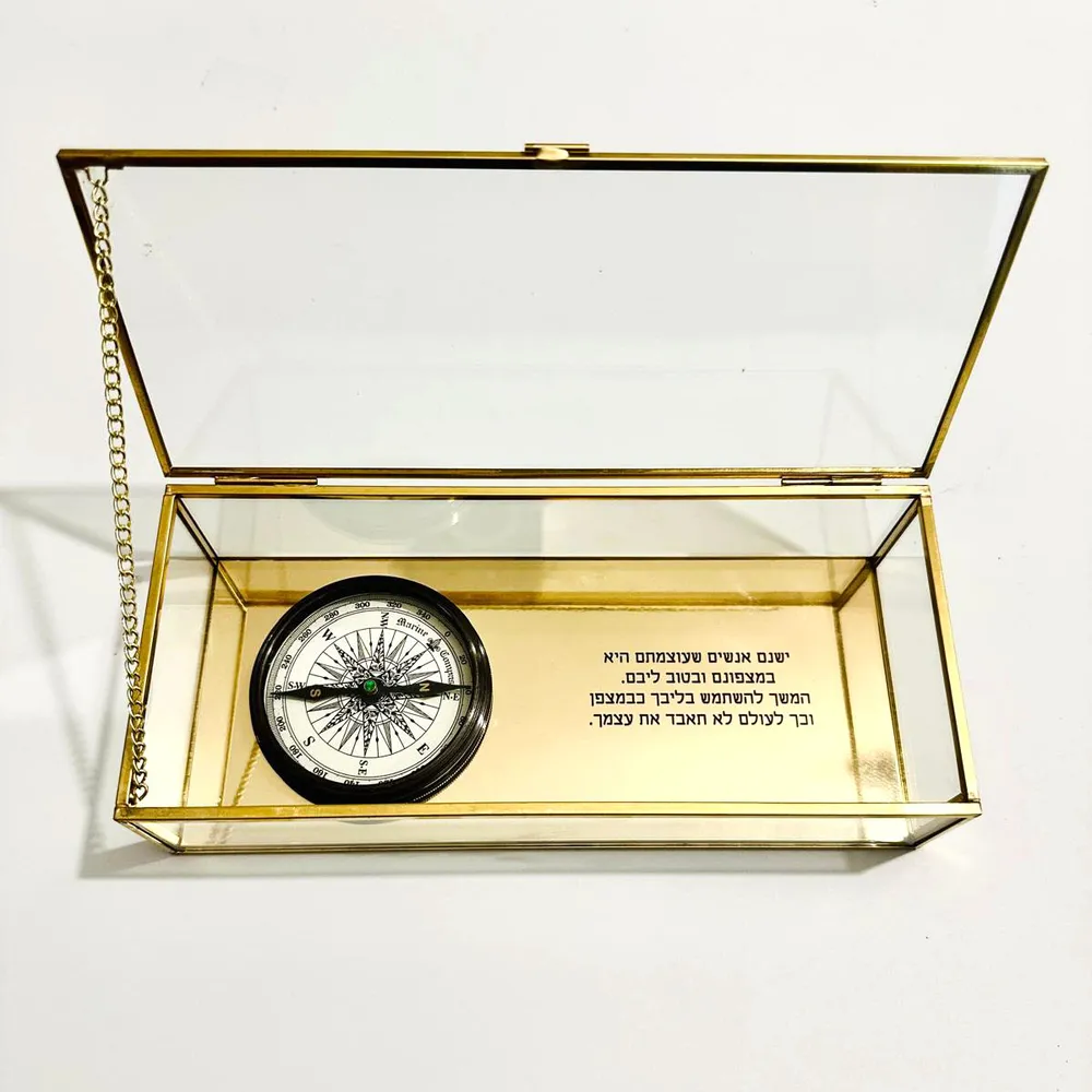 מתנה מצפן בקופסת זכוכית